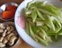 西芹腰果的做法图解1