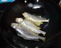 焖黄花鱼的做法图解2