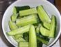 酸辣瓜条的做法图解1