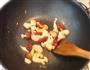 辣椒红枣爆双菇的做法图解5