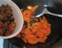 胡萝卜炒辣鸡的做法图解3