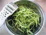 黄瓜千张丝的做法图解2