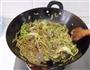 香肠炒面的做法图解6