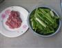 芹菜炒肉的做法图解1
