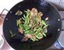 四季豆炒腊肉的做法图解8