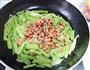 花生西芹的做法图解7