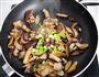 五花肉炒香菇的做法图解9