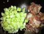 鸡腿肉炒青瓜的做法图解1