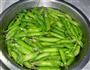 盐水豌豆的做法图解2