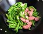 火腿炒豌豆荚的做法图解6