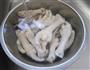 鸡脚煲白菜干汤的做法图解2