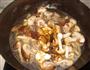 香菇炖鸡翅的做法图解7
