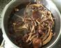 茶树菇龙骨汤的做法图解4