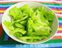 豆豉鲮鱼炒苦瓜的做法图解1