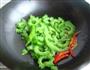 苦瓜炒腊猪耳朵的做法图解7