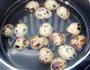 鱼香鹌鹑蛋的做法图解1