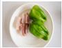 五花肉豆豉炒青椒的做法图解1