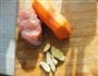 胡萝卜炒肉的做法图解1