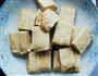 韭菜花闷臭豆腐的做法图解1