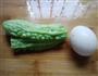 枸杞苦瓜煎蛋的做法图解1