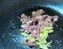 洋葱炒肉的做法图解2