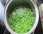 凉拌青翠苦瓜的做法图解2