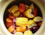 猪脊骨玉米胡萝卜汤的做法图解2