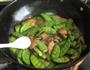 青扁豆炒腊肉的做法图解7