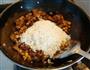 红烧肉焖饭的做法图解8