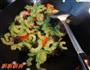 清炒鲜味苦瓜的做法图解3