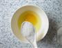 牛奶炖蛋的做法图解2