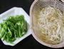 青椒绿豆芽的做法图解1