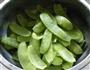 素炒荷兰豆的做法图解1
