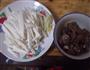 茭白炒肉的做法图解1