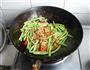 豇豆炒里脊的做法图解5