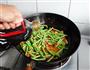 豇豆炒里脊的做法图解6