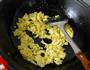 黄花炒鸡蛋的做法图解3