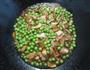 豌豆炒肉的做法图解4