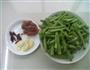 蒜香肉沫四季豆的做法图解1
