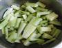 酸甜辣黄瓜的做法图解2