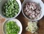 四季豆炒熟肉丁的做法图解2