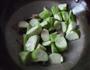 火腿丝瓜炒毛豆的做法图解7