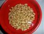 芹菜拌黄豆花生米的做法图解3