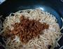 腐乳肉丝炒面的做法图解10