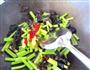芹菜木耳的做法图解5