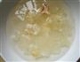 银耳百合莲子汁的做法图解2