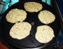 奶香玉米煎饼的做法图解3