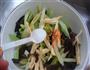 香芹木耳拌腐竹的做法图解7