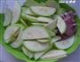 西葫芦炒肉的做法图解1