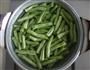 蒜苗刀豆的做法图解1